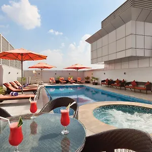 Ramada By Wyndham Deira Otel